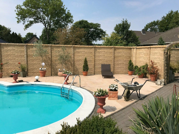 02 Start Beidseitiger Betonzaun komp