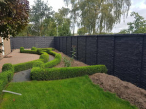 Was ist besser? Eine Hecke, Mauer oder doch lieber einen Betonzaun? 7 06 Start Referenzen