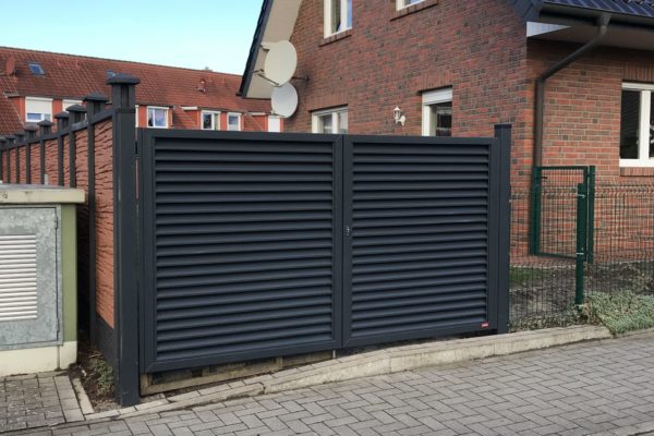 Schiebetor-Bremen-Sichtschutz-Betonzaun-Brando-GmbH