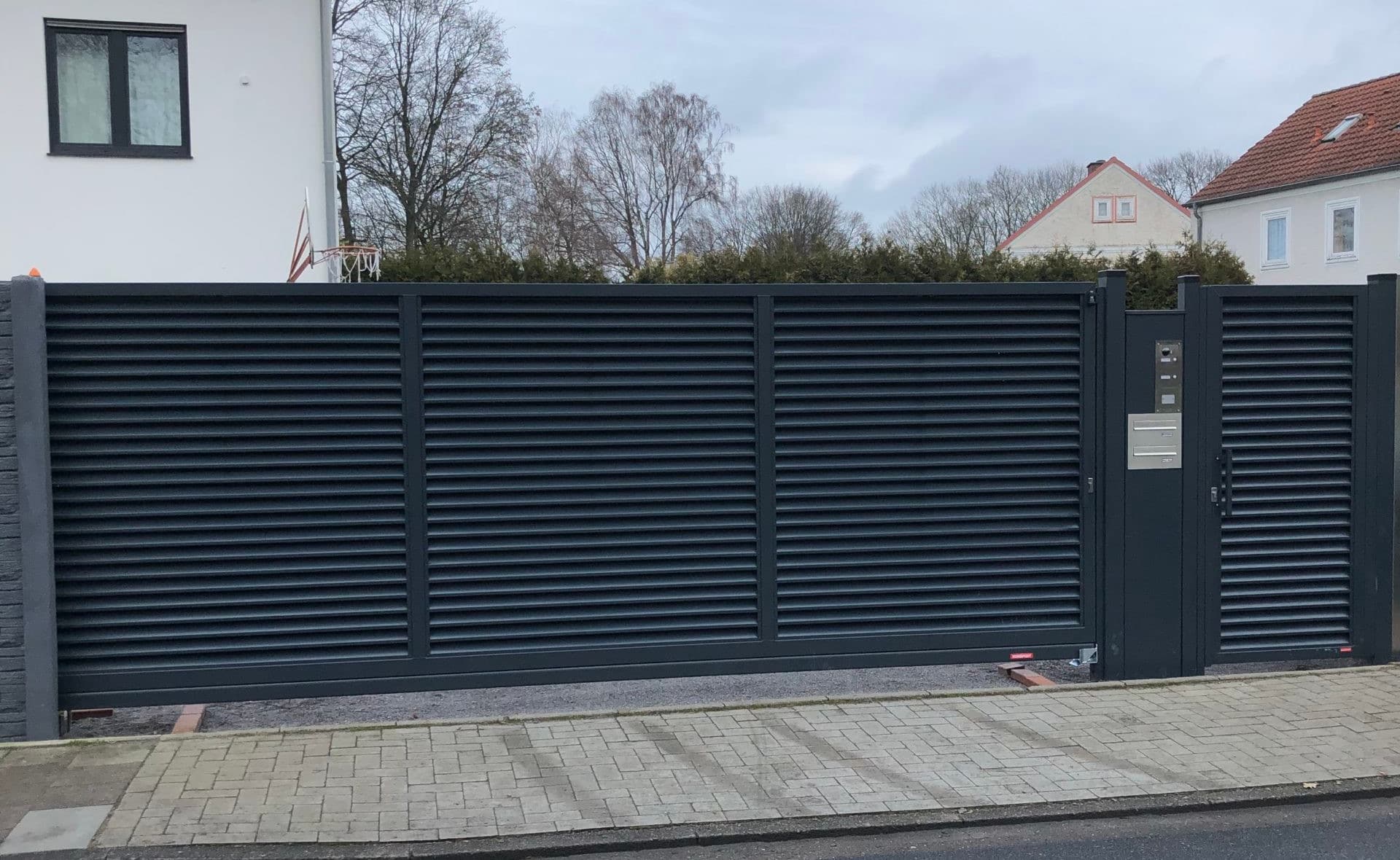 Gartentore - Eingangstore und Pforten 1 Schiebetor-Kaufen-Sichtschutz-Brando-GmbH-Bremen