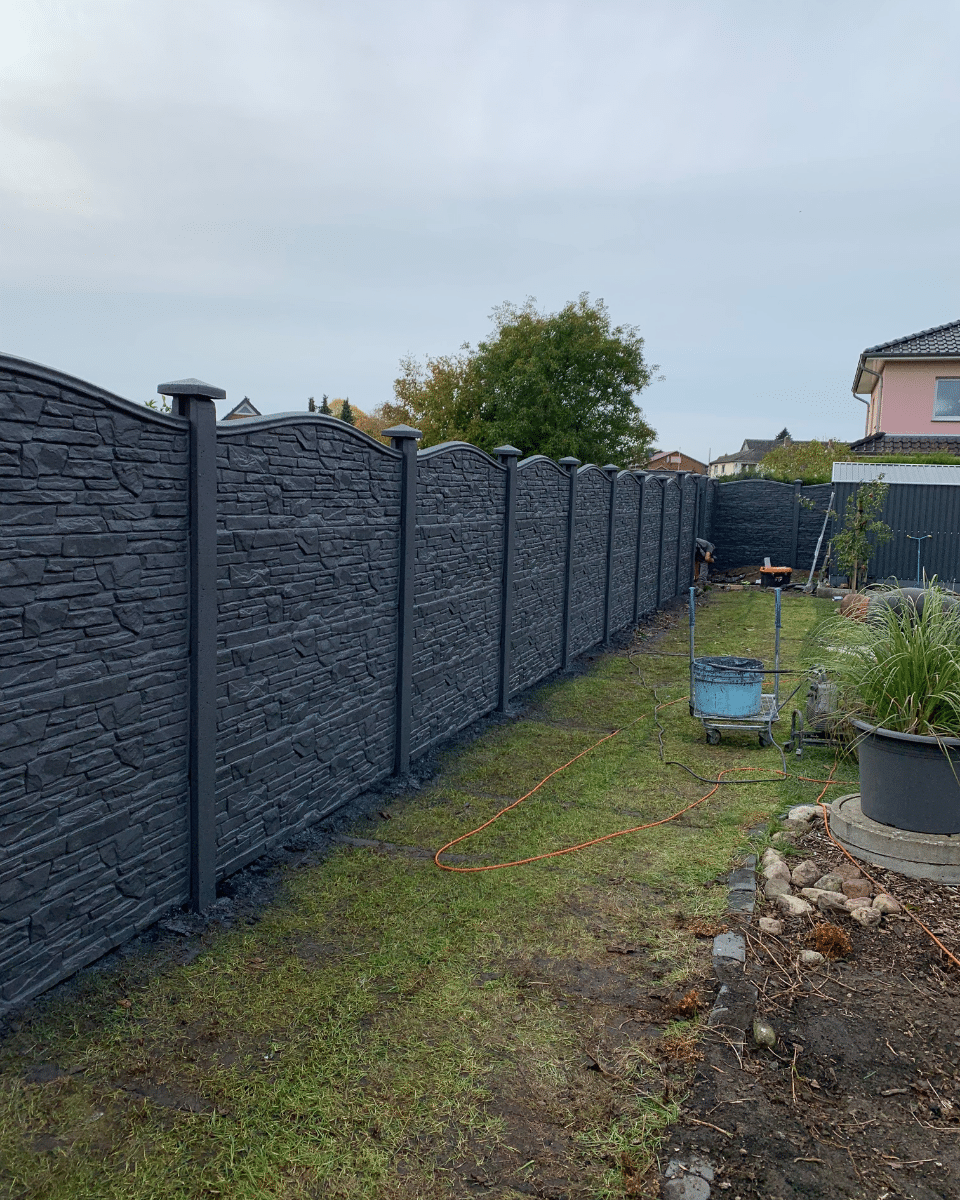 Betonzäune - doppelseitig Grundstücksabgrenzung - Brando GmbH