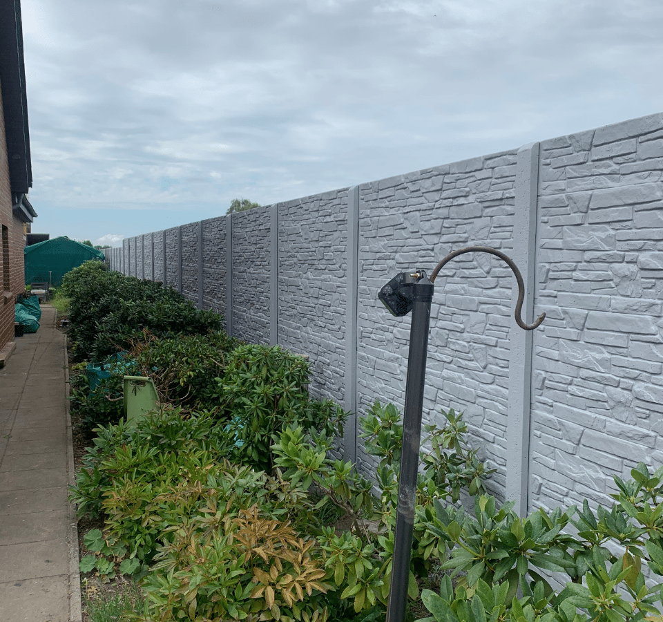 Sichtschutz einseitiger Betonzaun